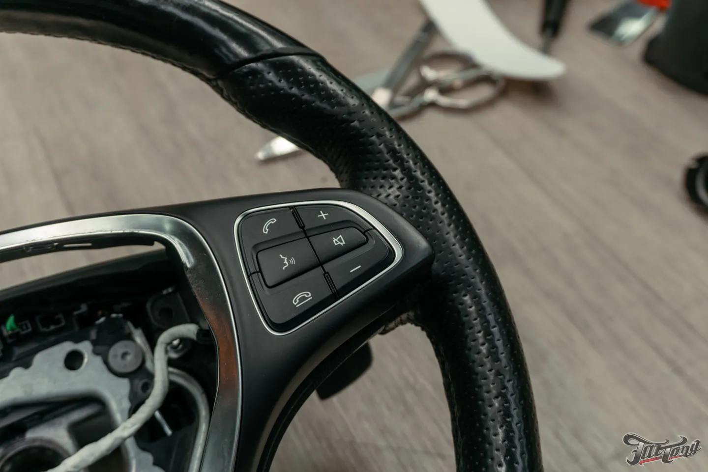 Перетяжка обода и подушки руля Mercedes GLS в кожу